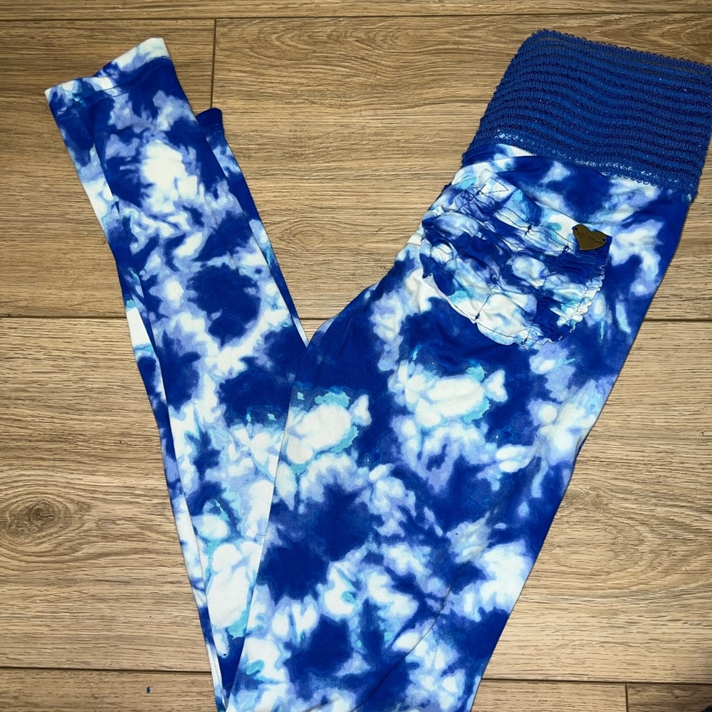Cute Booty Lounge Blue and White Tie-Dye Leggings